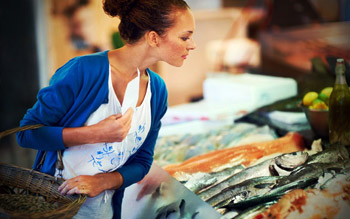 دراسة: السمك يقي المرأة من الإكتئاب