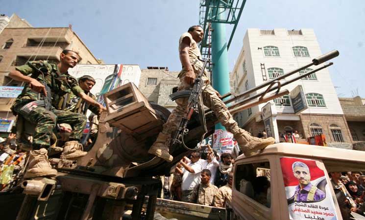 الجيش اليمني يعلن السيطرة على مواقع في “صعدة” قرب الحدود السعودية