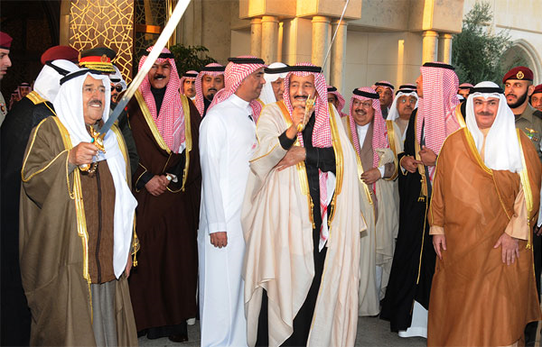 الملك سلمان يصل الكويت المحطة الأخيرة في جولته الخليجية