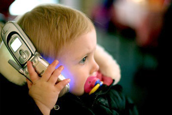 الهواتف المحمولة قد تسبب حساسية لجلد الأطفال