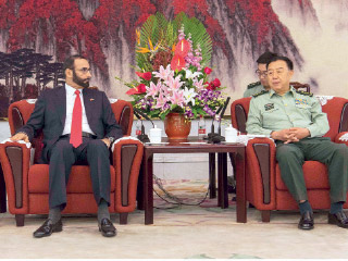 البواردي يبحث مع وزير الدفاع الصيني تعزيز التعاون
