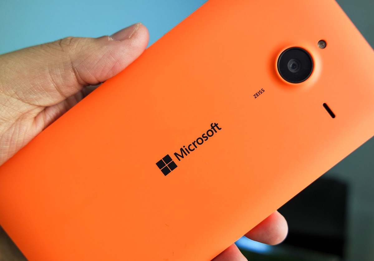 مايكروسوفت تطلق هاتفها "Lumia 940 XL" بماسح لقزحية العين
