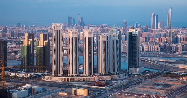 السوق العقارية في الإمارات تعاني من "الانكماش" وخسائر تقدر "بالثلث"