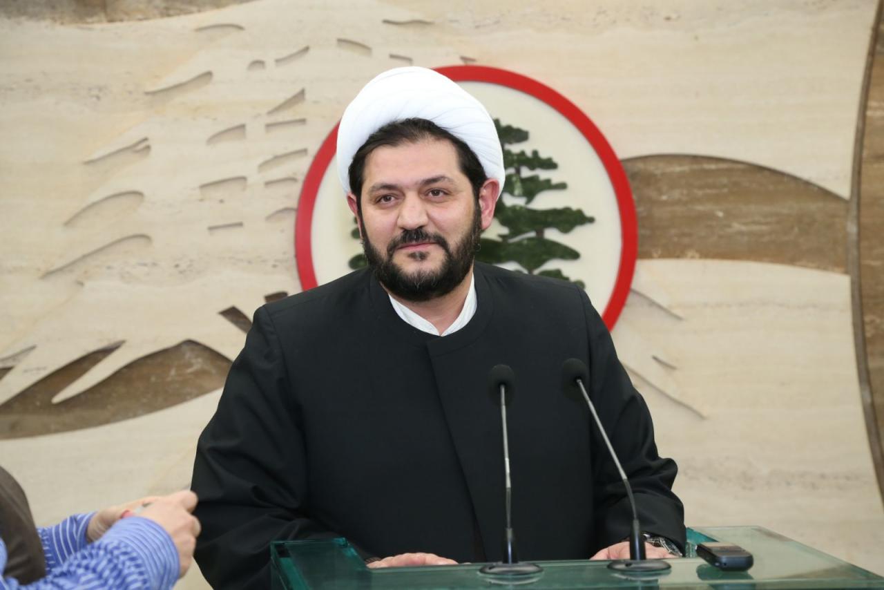 رجل دين شيعي لبناني ينتقد "حزب الله" الإرهابي لدعمه نظام الأسد