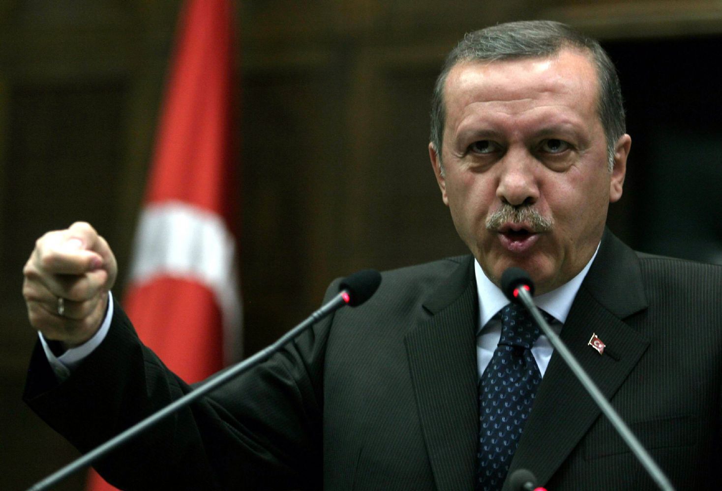 أردوغان يتوعد بمحاسبة الانقلابين في بلاده
