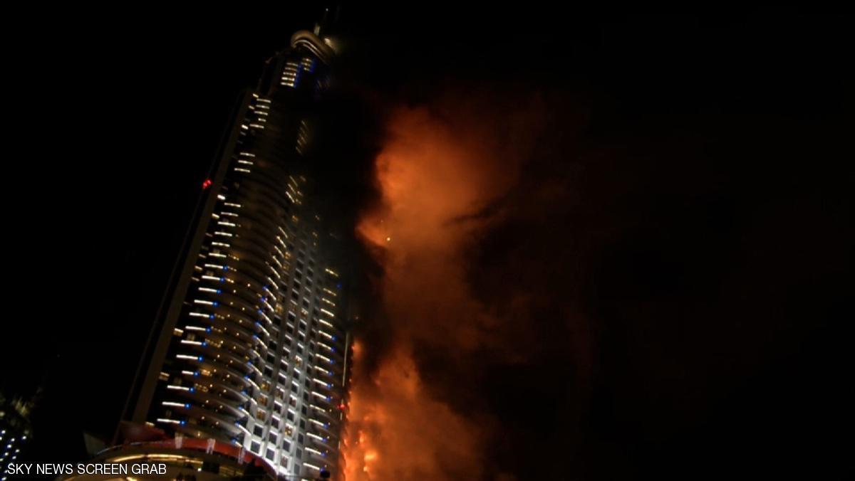 قبيل ساعات من الاحتفال برأس السنة.. حريق ضخم بفندق في دبي