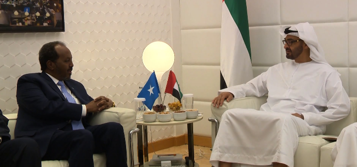 محمد بن زايد يستقبل الرئيس الصومالي في أبوظبي