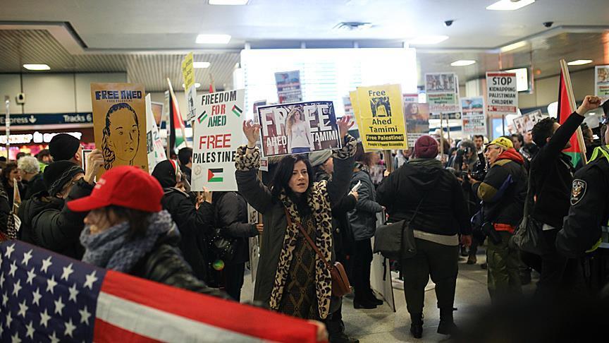 مئات المتظاهرين الأمريكيين يتضامنون مع الطفلة الفلسطينية "عهد التميمي"