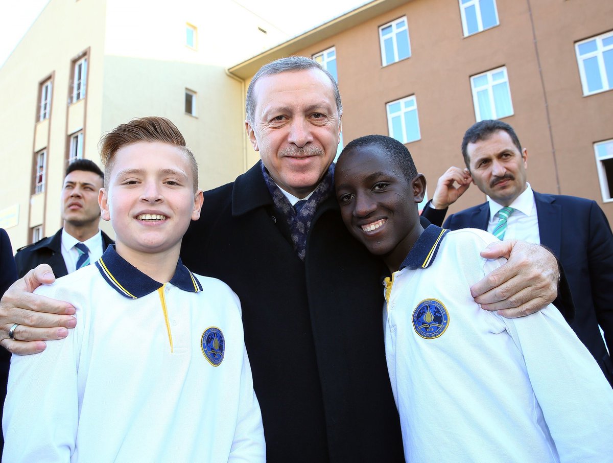 أردوغان يفتتح ثانوية دولية للأئمة والخطباء