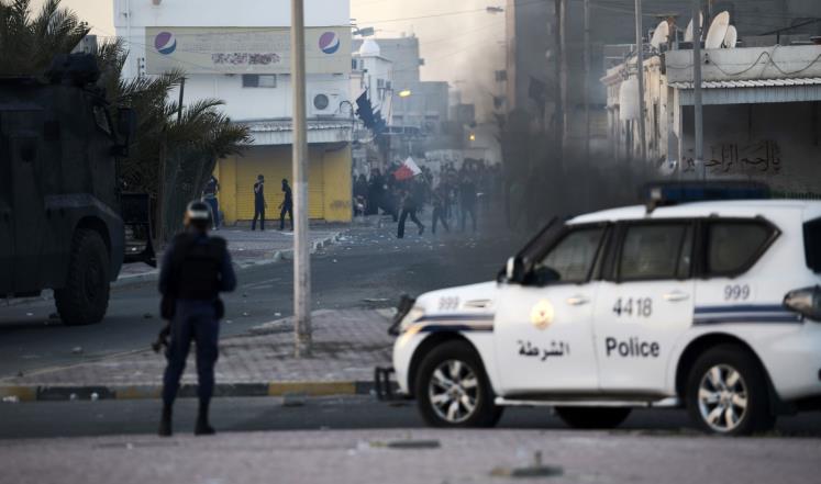 البحرين تحيل مدنيين إلى القضاء العسكري