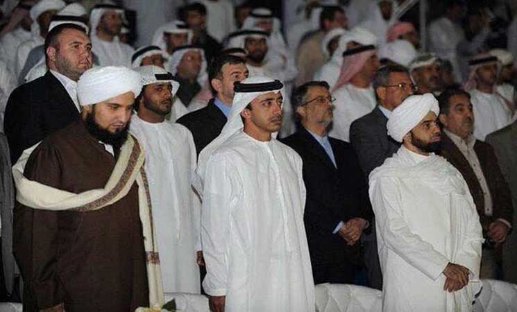 240 إماما يمنيا في أبوظبي لـ”التدرب على الصوفية ضد الوهابية السعوية"