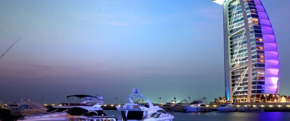 أول مطبخ عائم في العالم.. دبي تبنيه وسط المياه لخدمة  القوارب واليخوت