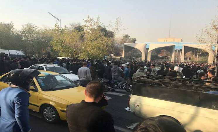 محللون: تصريحات ترامب تضر المتظاهرين الإيرانيين