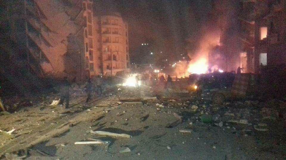 25 قتيلاً وعشرات الجرحى بانفجار سيارة مفخخة في إدلب