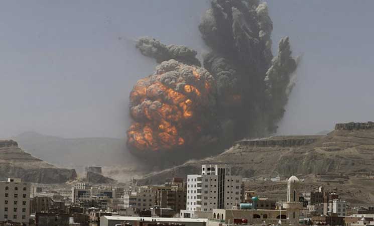 التحالف يدمر مخزن أسلحة وآليات عسكرية للحوثيين شمالي اليمن