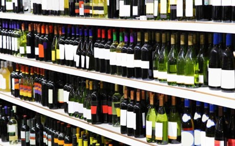 قانون بالعراق يحظر المشروبات الكحولية ونواب يهددون بالطعن