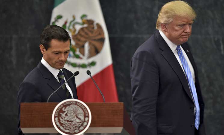 ترامب ضغط على رئيس المكسيك بشأن تمويل بناء جدار حدودي