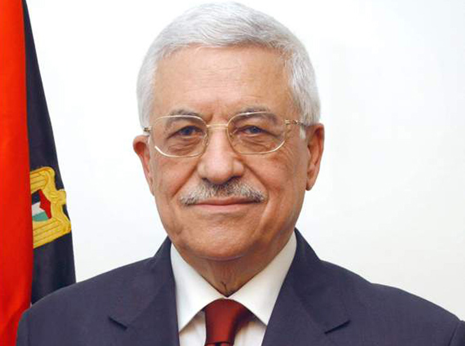 محمود عباس عرضة للاغتيال.. فهل تغيببه يخدم دحلان فقط؟