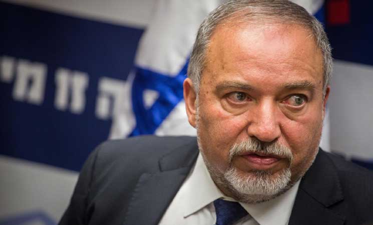 ليبرمان يتهم المعارضة الإسرائيلية بمحاولة “جر” إسرائيل إلى حرب مع حماس