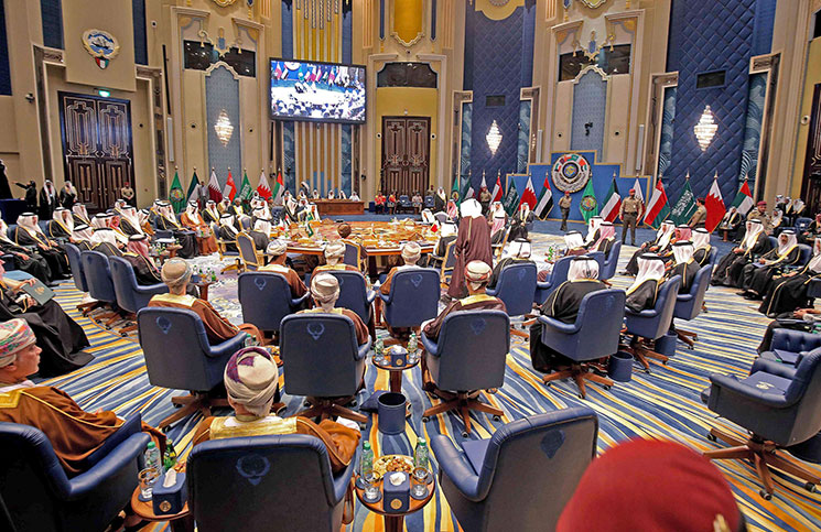 تقرير يزعم انتهاج أبوظبي استراتيجيات "تفجير" مجلس التعاون الخليجي