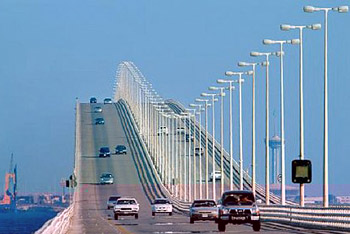 العاهل السعودي يدشن الجسر الثاني مع مملكة البحرين