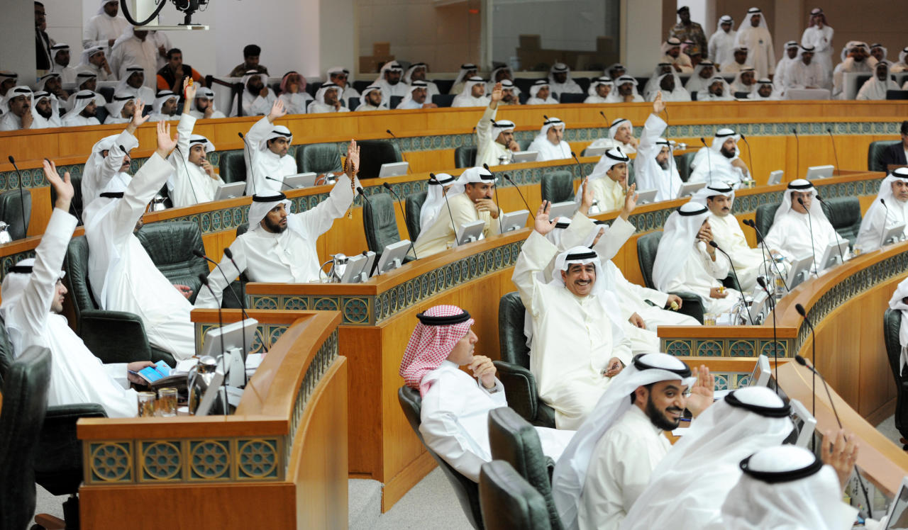 تجنبا لانتقادات حقوقية.. "الأمة الكويتي" يقر قانون العمالة المنزلية
