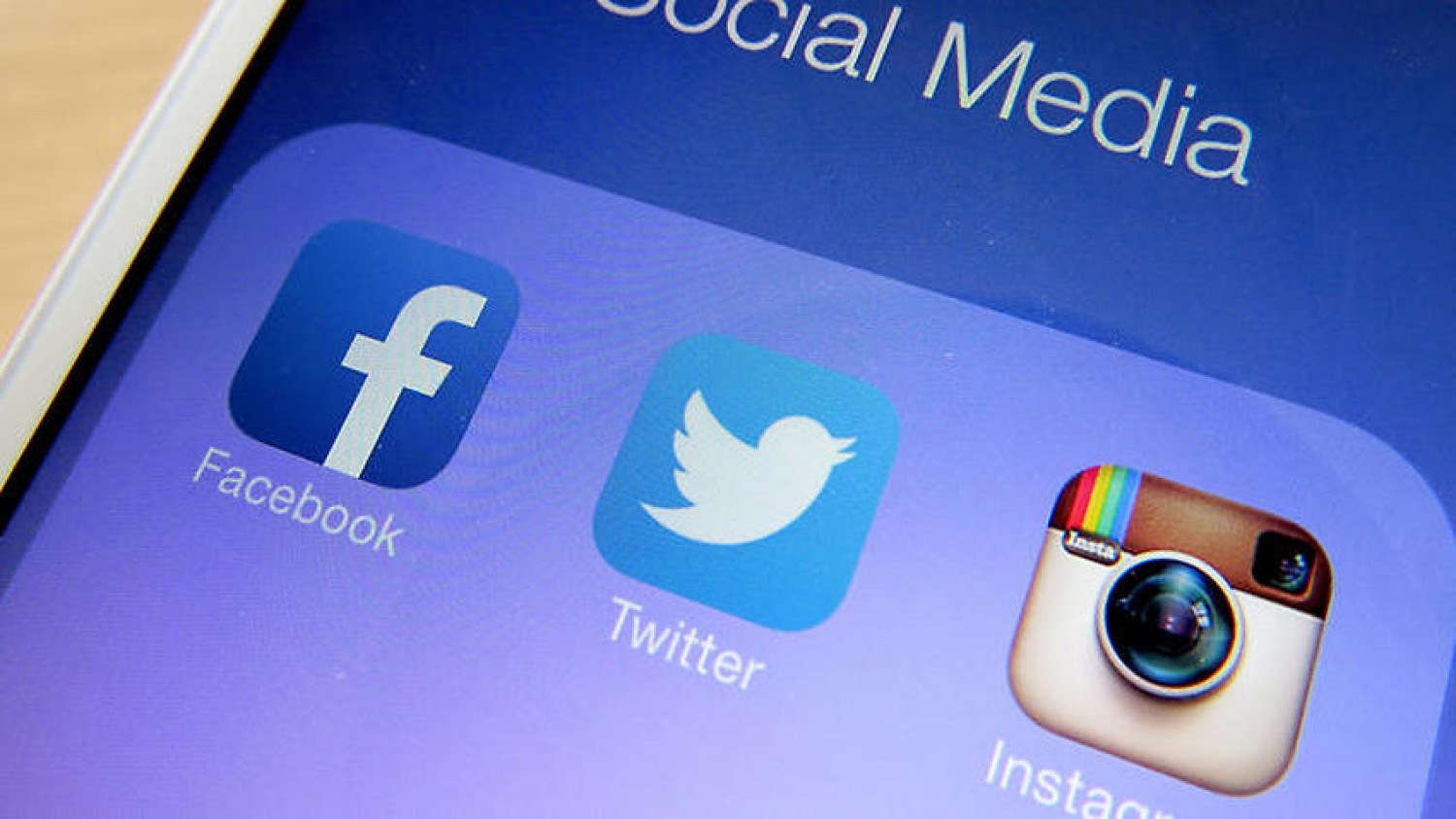 باحثون: 4 ساعات على "تويتر" يومياً تحرمك من الصحة وتقودك إلى الوفاة