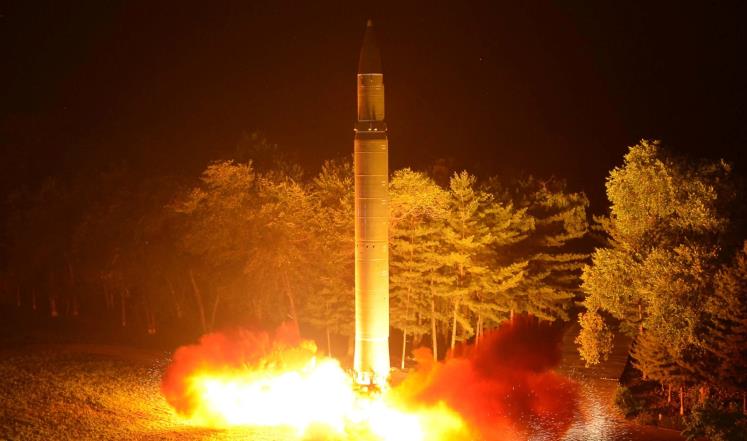 بيونغ يانغ تطور صاروخا بإمكانه ضرب واشنطن