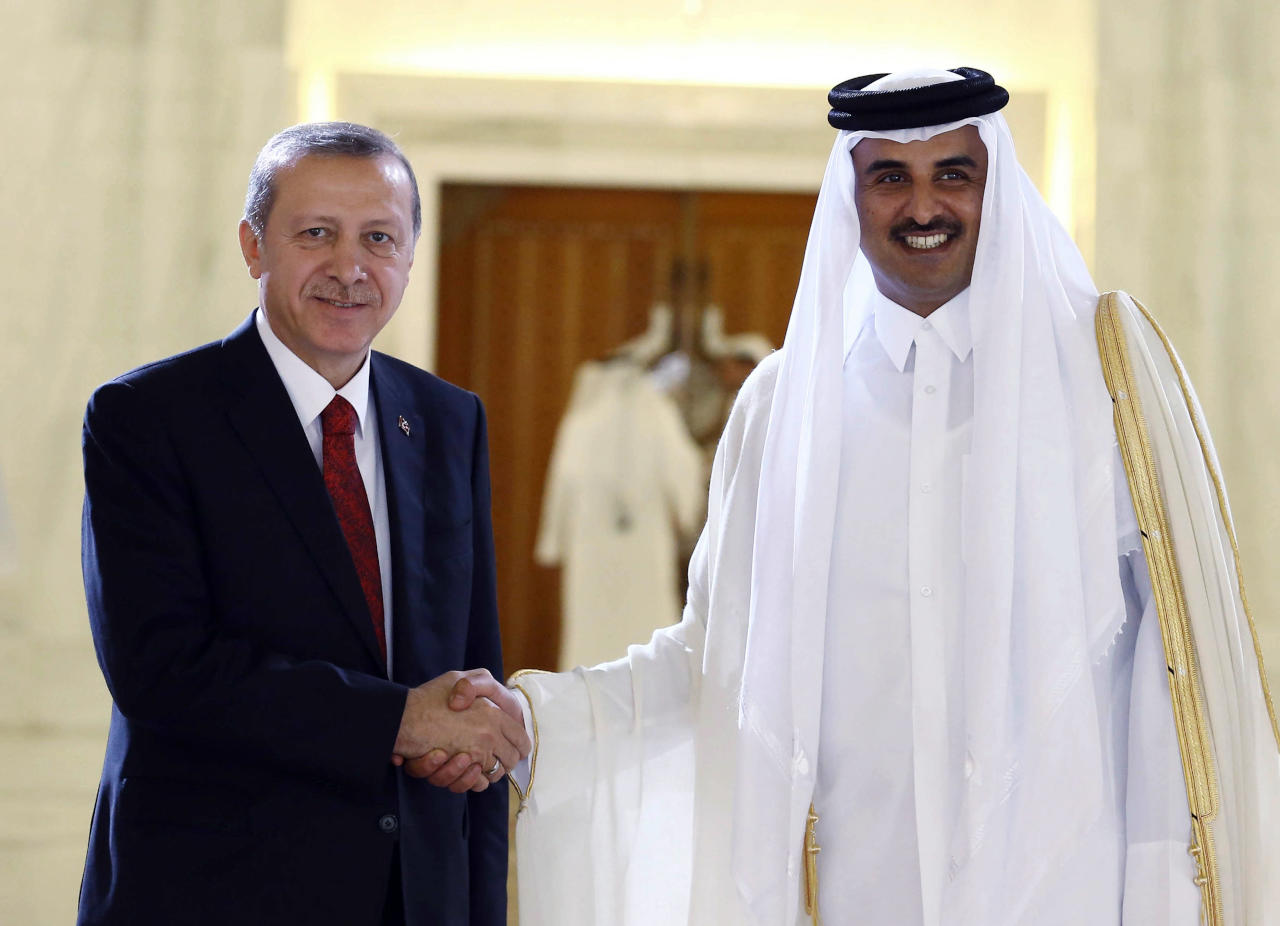 أردوغان يهاتف أمير قطر ويبحثان تعزيز العلاقات الثنائية