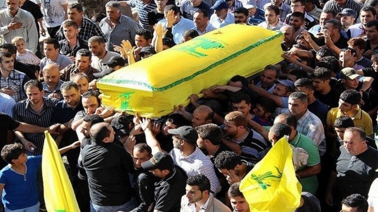 "حزب الله" اللبناني الإرهابي "يقبر" قائدا عسكريا بارزا قتل في سوريا
