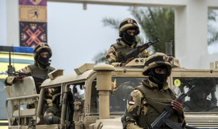  انشقاقات بالجيش المصري لعشرات الضباط