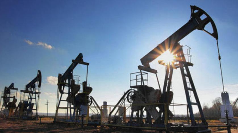 أسعار النفط تصعد بعد تمديد خفض الإنتاج