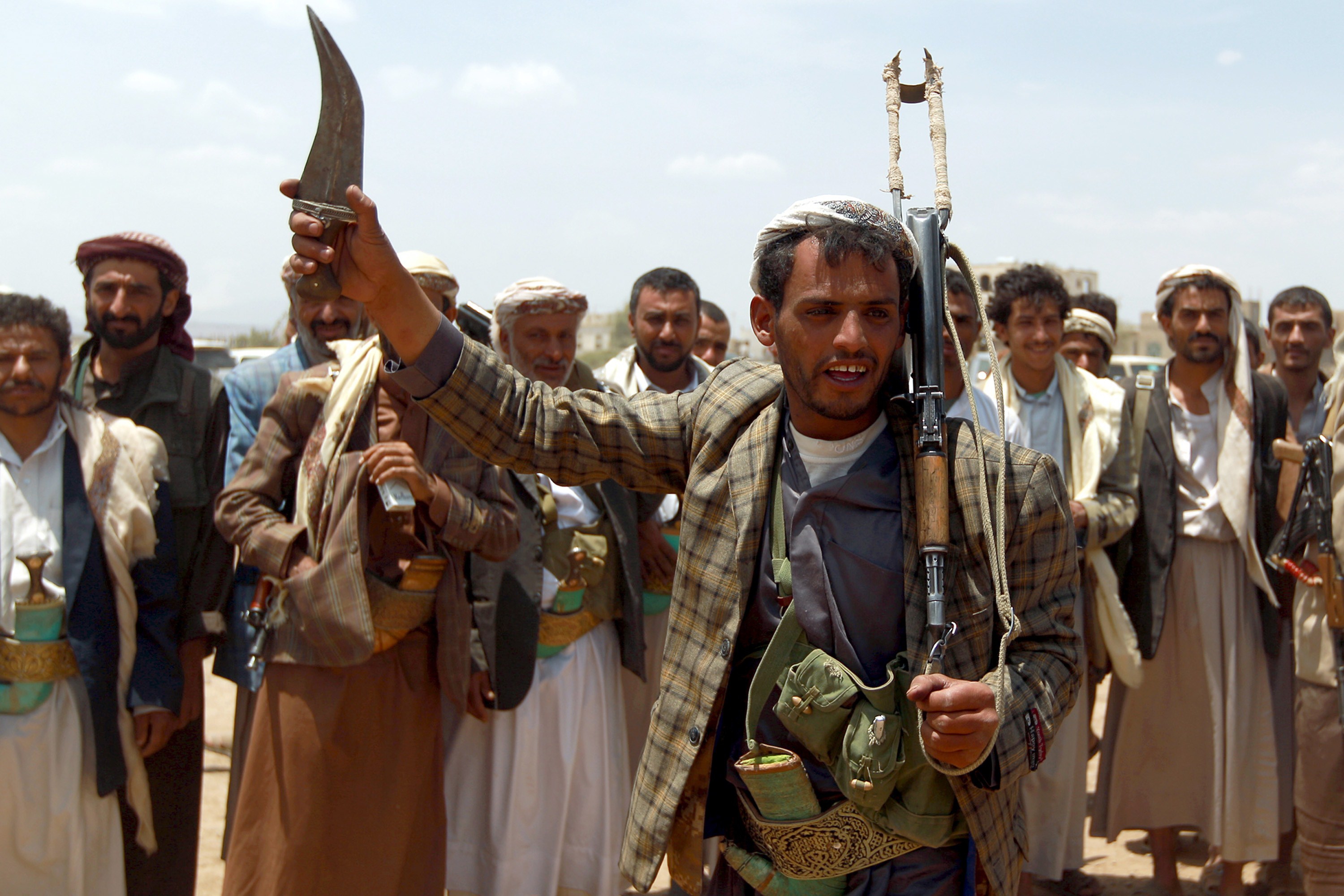 الحوثيون يزعمون السيطرة على مواقع سعودية