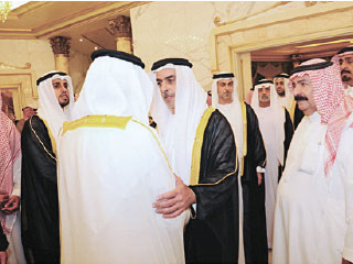 سيف بن زايد في السعودية للتعزية في وفاة مشعل بن عبدالعزيز