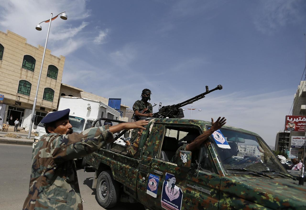 الحوثيون يتحركون اتجاه عدن مجددا والتحالف يتصدى لهم جوا