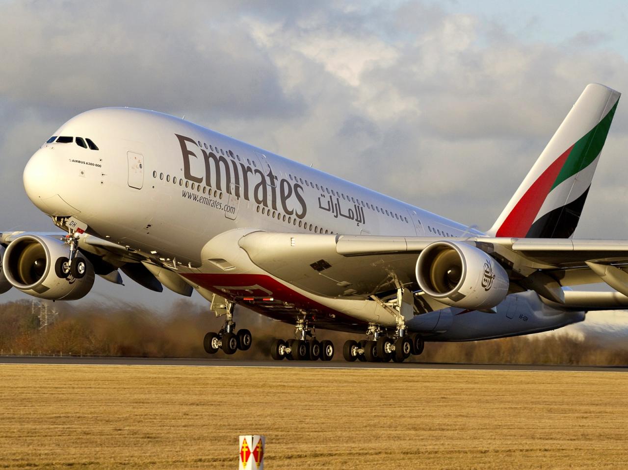 "طيران الإمارات" تشكو صعوبات في تحويل الأموال من مصر