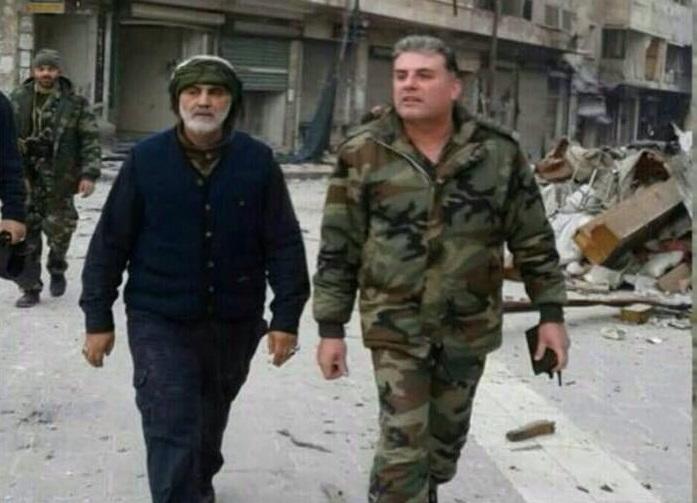 الجنرال الإيراني سليماني يتجول في حلب ويشهد إعدام 14 مدنياً