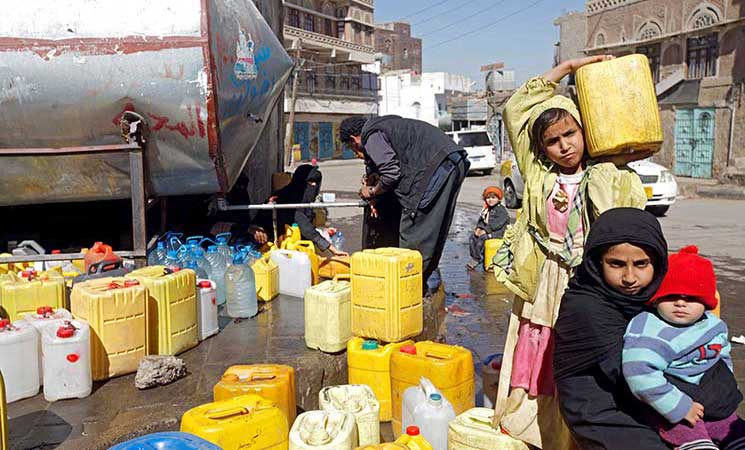 رايتس ووتش: تفاقم الوضع الإنساني في اليمن لقيود التحالف على الواردات
