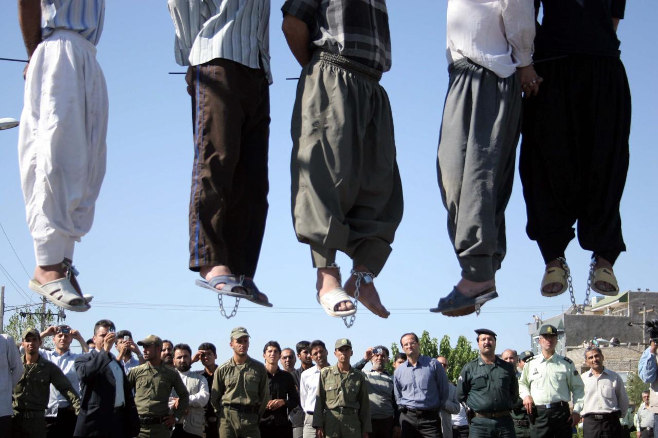 منظمة حقوقية: إيران تعدم شخصاً كل أربع ساعات