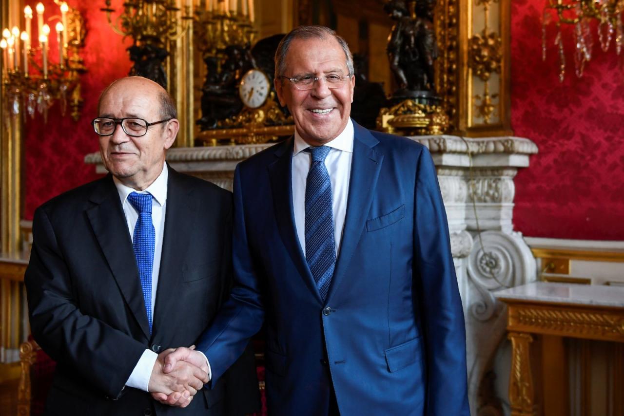 فرنسا تتخلى عن شرط رحيل الأسد