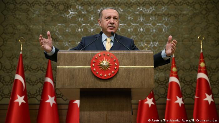 أردوغان: التنظيمات الإرهابية تسرح بالمنطقة تحت علم أمريكا