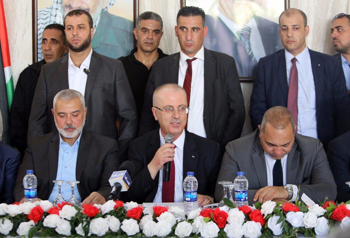 حماس تطالب الحكومة الفلسطينية برفع عقوبات غزة أو الاستقالة