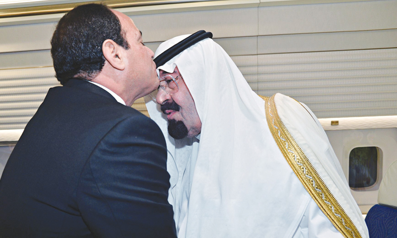 السيسي "يخون" دول الخليج.. مصادر تؤكد دعمه للحوثي بأسلحة متطورة