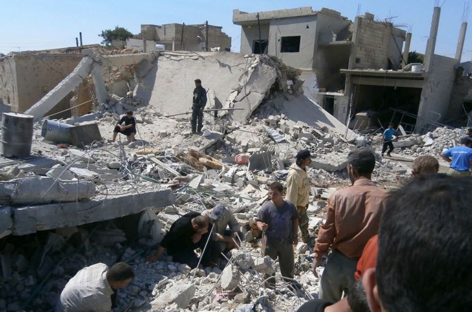 مقتل عشرات المدنيين بغارات على ريف دير الزور