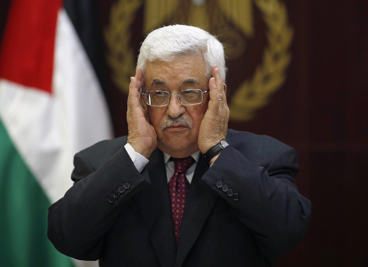 عباس يرضخ للضغوط ويعلن تأييده جهود ترامب لعقد "صفقة تاريخية"