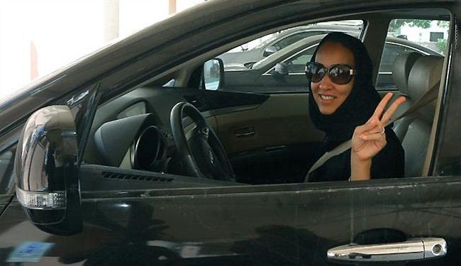بعد تحذير أمني..تعثر حملة نسائية تطالب بقيادة المرأة للسيارة بالسعودية