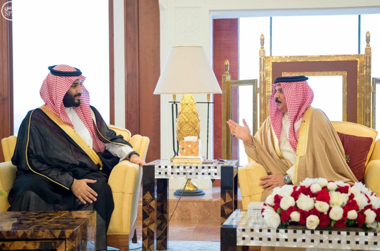 ملك البحرين يبحث مع وزير الدفاع السعودي العمليات باليمن