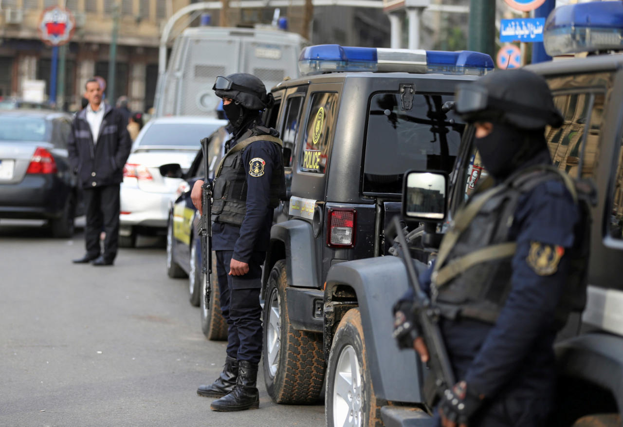 إعلان الطوارئ في مصر وانتشار أمني كثيف بالشوارع