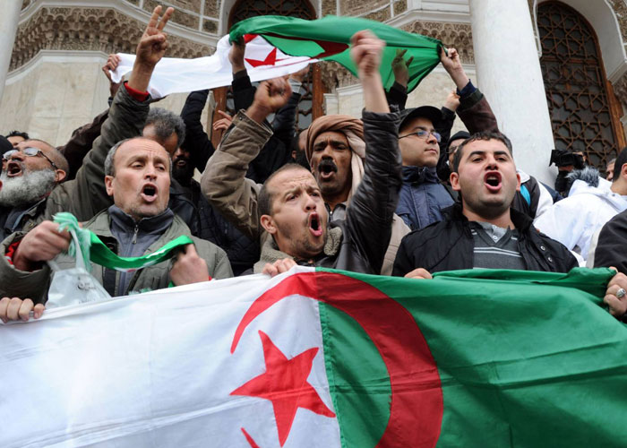السلطات الجزائرية تمنع الشعارات الشيعية في المساجد