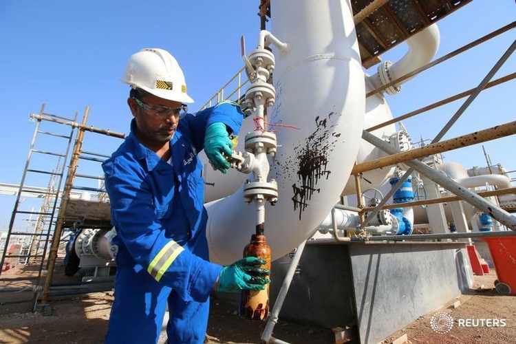 الإمارات تقلص إنتاج النفط في نوفمبر لتحسين الامتثال